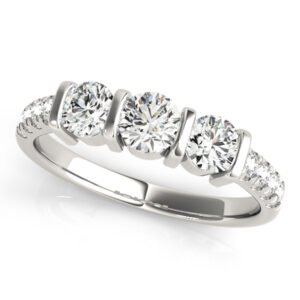 ENGAGEMENT RINGS 3 STONE ROUND